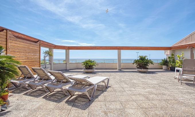Calella Apartamento | Vistas al mar. Gran terraza solárium. Privada. De uso exclusivo.