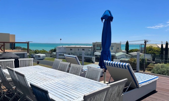 Waterhouse Casa | Sea views, located at Hooper's beach. Town center.