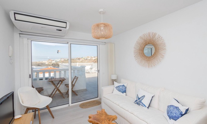 Telde Chalet De Esquí | Sea Views Private Terrace 2BR House near the Beach