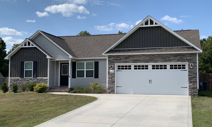 Hubert Casa | Sea You Soon- 1 mile to Camp Lejeune! Monthly rental- fully furnished!