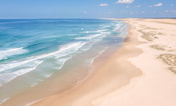 Anna Bay Casa | Seabreeze, 18 Abel Place - fantastic holiday house on the beach