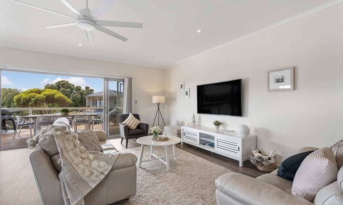 Port Elliot Casa | Seabreeze - 8A Charles - Luxury - Wi-Fi -Family