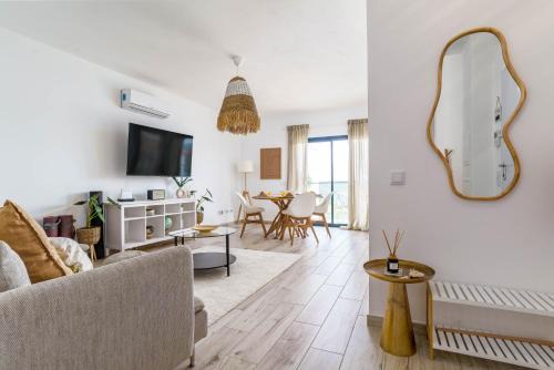 Espartal Apartamento | Seabreeze Apartment - Your Beachside Getaway