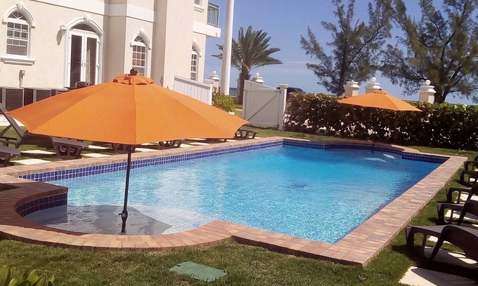 Nassau Casa | ¡¡¡BRISA MARINA!!! HERMOSA CASA DE PLAYA CON PISCINA EN EL CORAZON DE LAS BAHAMAS
