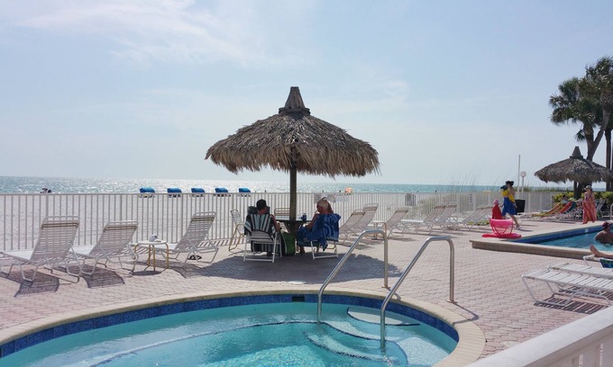 Madeira Beach Condominio | Seabreeze Condominiums