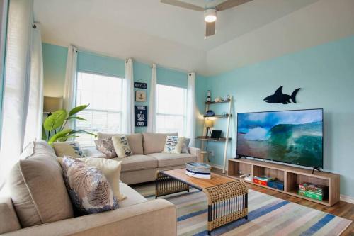 Surfside Beach Casa | Seabreeze Sueños ※ Surfside Abode a Walk to Beach