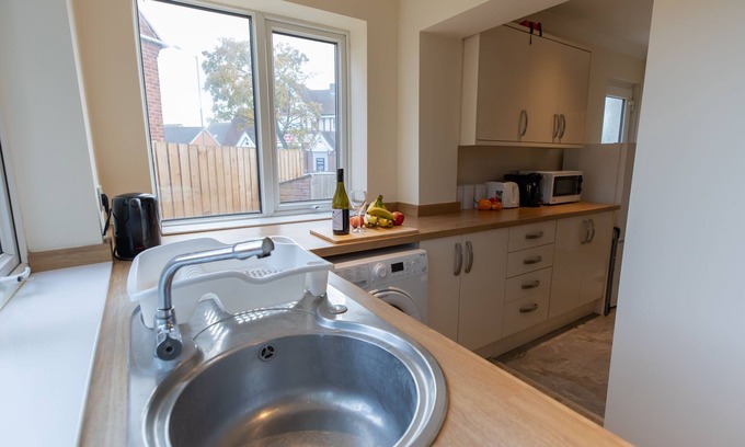 Thornaby On Tees Casa | Seabright stays- Free WiFi, Free Parking, 5 mins to Golf Club, Family & Contract