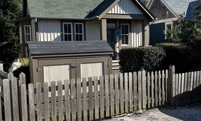 Seabrook Casa | Seabrook's Monkeydoodle, a 2-bedroom dog-friendly home!