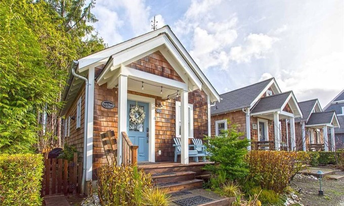 Seabrook Casa | Seabrook's Seastar Gazer: Dog Friendly, Hot Tub