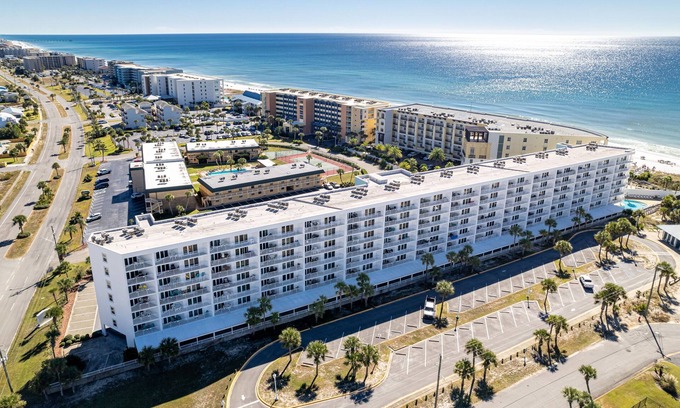 Fort Walton Beach Condominio | Seacrest 605 is a 2 BR Gulf Front on Okaloosa Island by RedAwning