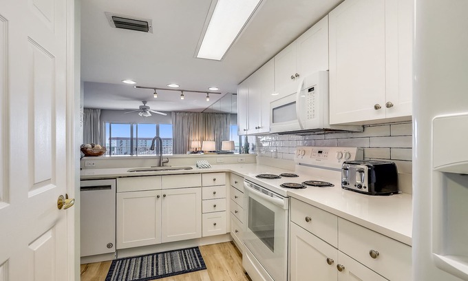 Fort Walton Beach Condominio | Seacrest 610 Is A 2 Br Gulfside On Okaloosa Island 2 Bedroom Condo by RedAwning