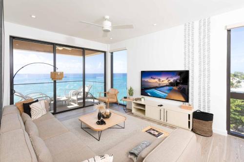 Northwest Point Apartamento | SeaDreams 8 - Luxury Condo with Shared Pool, Hot Tub, Rooftop Lounge