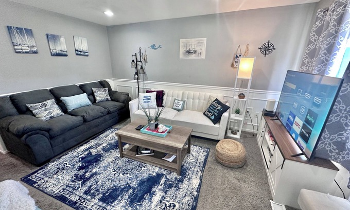 Clinton Township Casa | Seafarers Ranch by Lake St Clair! King bed 58” TV