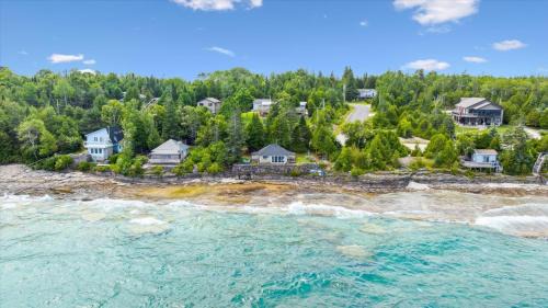 Lion's Head Casa | Seafari Stone Cottage - Georgian Bay