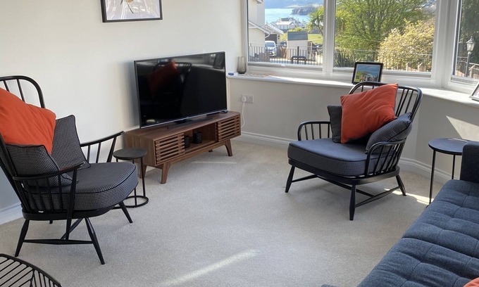 Roundham Apartamento | Seaford Sands holiday home with sea view and on South West Coast path