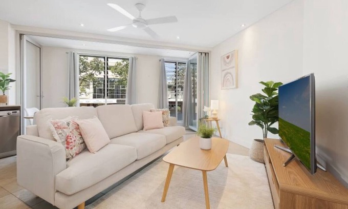 Seaforth Apartamento | Seaforth Living - In The Heart Of the Village with Shops at Your Doorstep!