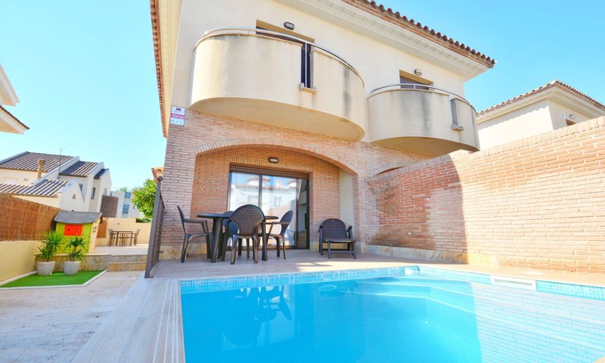 L'Hospitalet de l'Infant Casa | Seafront house with private pool and Wif