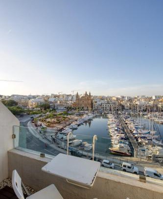 Pieta Apartamento | Seafront 3 bedroom apartment