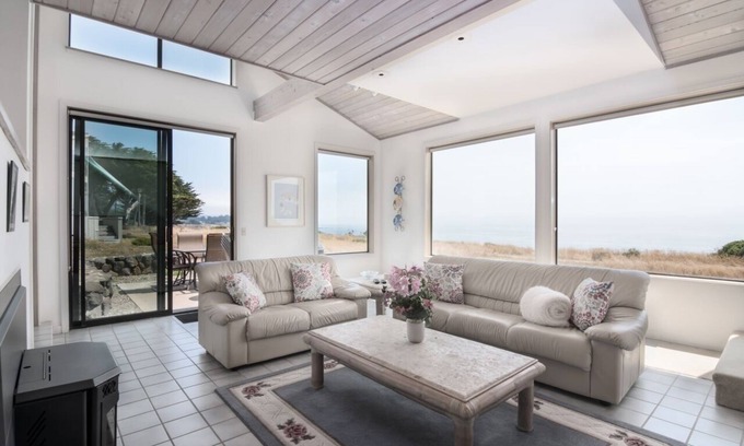 Sea Ranch Condominio | Seafront 3 Bedroom Home by RedAwning
