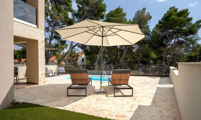 Ivan Dolac Apartamento | Seafront Apartment Totally Beach’in + Private Pool