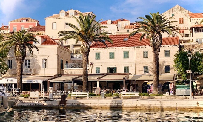 Cavtat Old Town Apartamento | Apartamento frente al mar en una casa de piedra históricamente designada totalmente actualizada