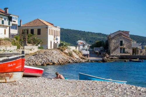 Komiza Apartamento | Seafront apartment Jurkovica