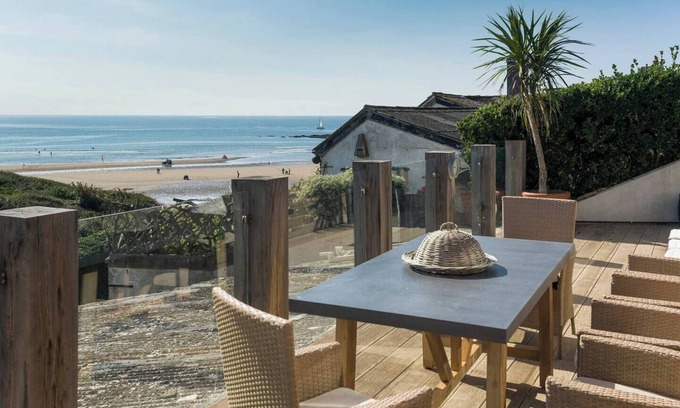 Bigbury-on-Sea Casa | Seafront Beach House with Panoramic Views