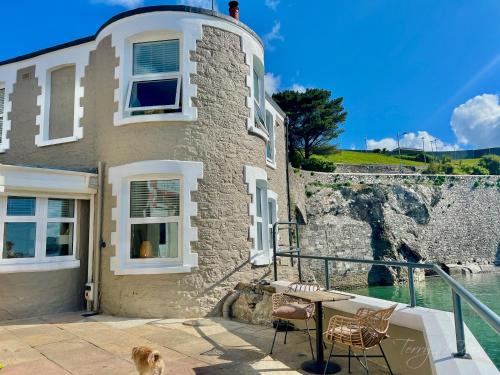 Plymouth Casa | Seafront Cottage - Beach Access - Pet Friendly