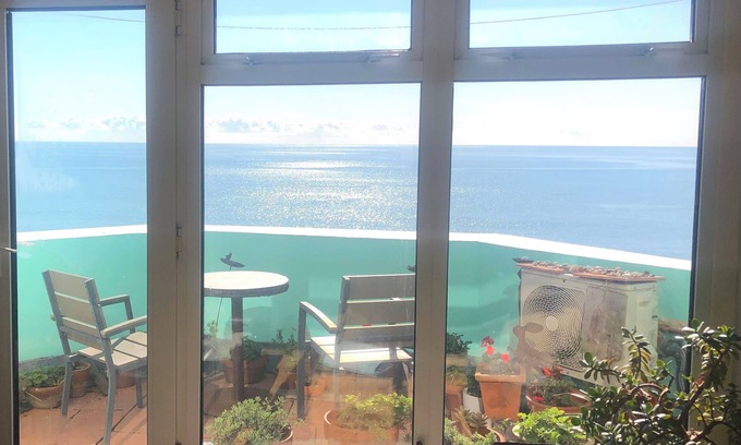 St Leonards-On-Sea Apartamento | Frente al mar, hermoso balcón, piso espacioso.