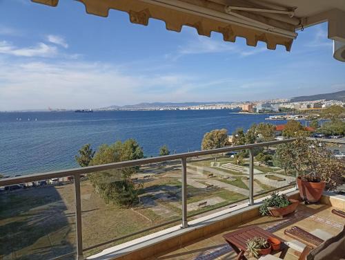 Kalamaria Apartamento | Seafront Family Apartment & free parking, the Cruiseflat