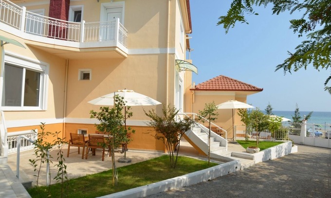 Nea Propontida Apartamento | Casa de vacaciones frente al mar n. ° 3 en una larga playa de arena, GeoMare, planta baja