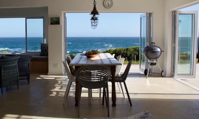 Kleinmond Casa | Seafront house with a view