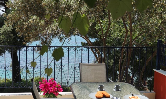 Elia Apartamento | Seafront Loft in Akti Elia