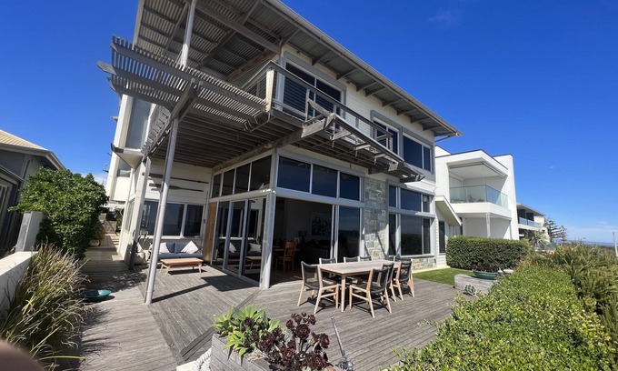 Henley Beach Casa | Seafront Luxury close to Grange Golf