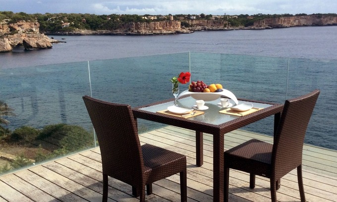 Cala Llombards Villa | VILLA MODERNA FRENTE AL MAR, vista increíble, bonita playa de arena en pocos pasos, wifi gratis