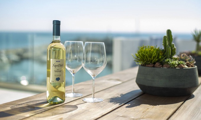 Zygi Apartamento | Seafront Oasis above the Marina