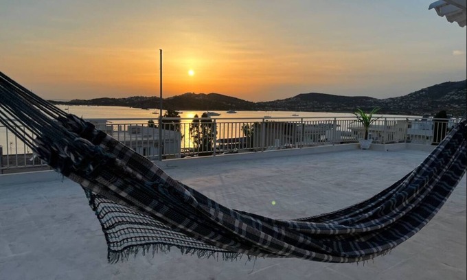 Palaia Fokaia Apartamento | Seafront Penthouse Stunning Views Massive Balconies