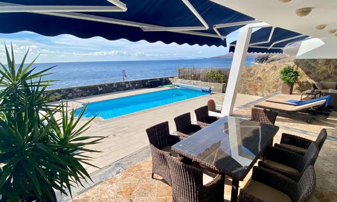 Puerto Calero Villa | Seafront Puerto Calero Villa