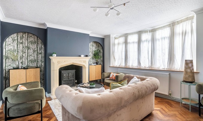 Birchington Casa | Seafront Retreat: Opulent 4BR Haven for Big Groups
