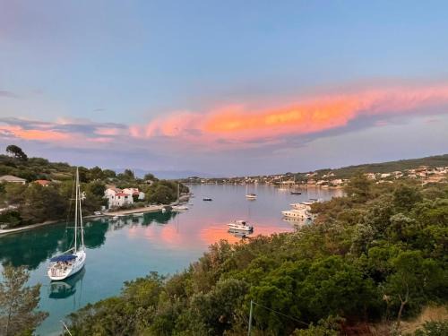 Necujam Casa | Seafront rural big house at Solta Croacia island