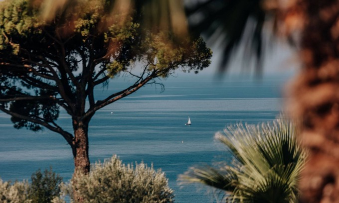 Sutomore Villa | Villa de piedra frente al mar con piscina privada infinita y gran jardín