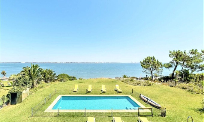 Carvalhal Villa | Villa Almo Amarelo - Encantadora villa de 4 dormitorios con piscina privada - Situado a 500 metros d
