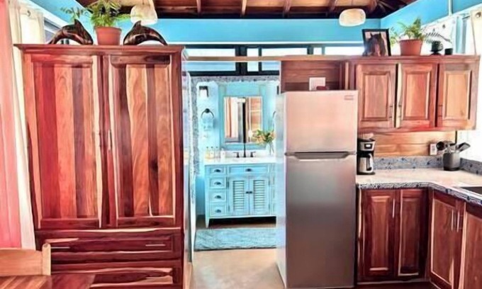 Sarteneja Apartamento | Seafront tropical lush landscaped, private Casita