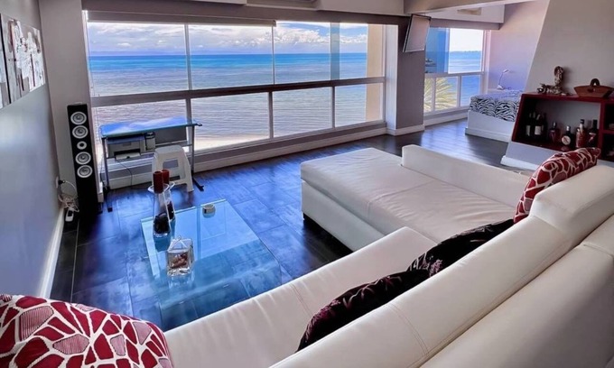 Margarita Island Apartamento | SeafrontApartment-Sleeps4-Pool-Parking-Garden