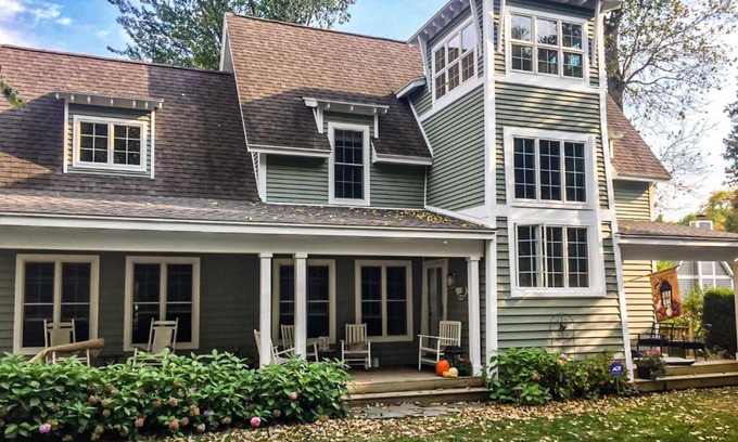 Union Pier Casa | Seaglass Lakeshore Cottage