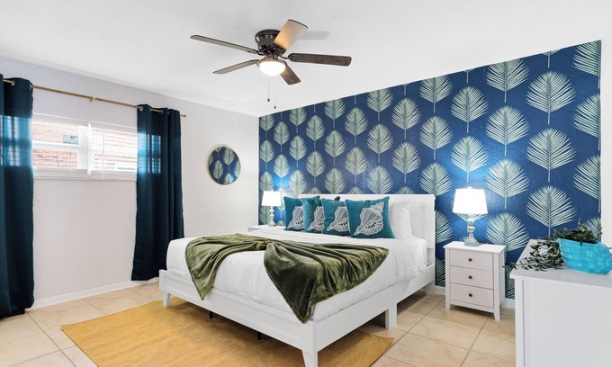 Indian Harbour Beach Apartamento | Seaglass~ Walk to the Beach, Pool, BBQ, Gym, Games