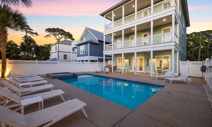 San Juan Casa | Seagrove - 1 Block from Beach, GOLF CART, Private Pool, Game Room, Bikes & Tesla Charger!