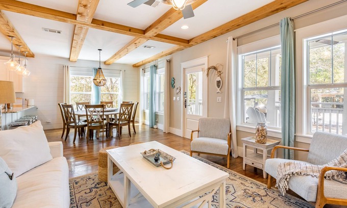Seagrove Beach Cabaña | Seagrove Oasis by Avantstay Pet Friendly Pool & Bbq!