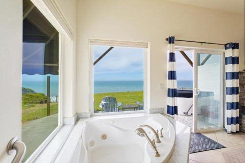 Shelter Cove Apartamento | Seagull by OceanviewHotTubs Oceanfront Tesla chrging Shelter Cove
