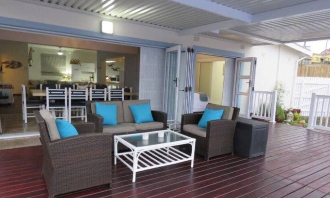 Port Shepstone Casa | Seagulls Beach House is a stylish, pet friendly, 4 bedroom, self catering home.